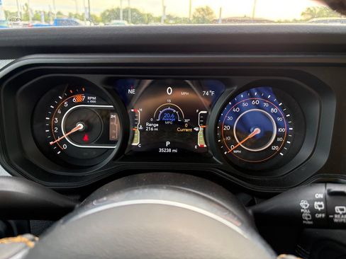Used 2025 Jeep Wrangler Unlimited Sahara AWD/4WD image 17