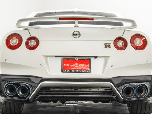 Used 2020 Nissan GT-R Premium image 8