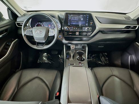 Used 2021 Toyota Highlander XLE FWD image 27