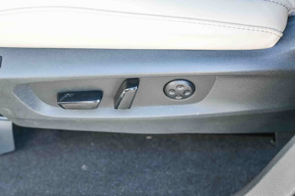 Used 2023 INFINITI QX60 Sensory AWD/4WD image 23