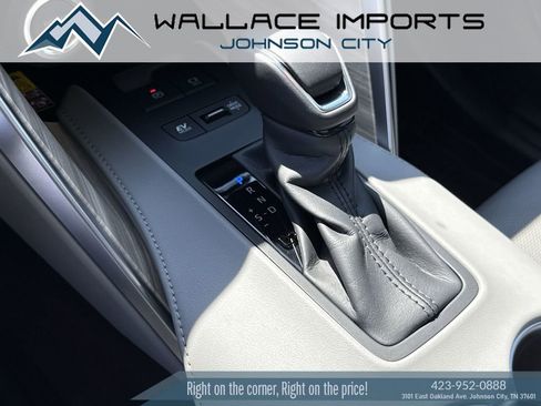 Used 2024 Toyota Venza Limited AWD/4WD image 20