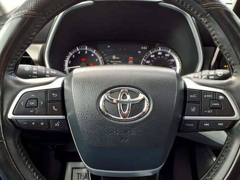 Certified 2023 Toyota Highlander L image 23