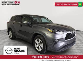 Used 2022 Toyota Highlander LE AWD/4WD video 1