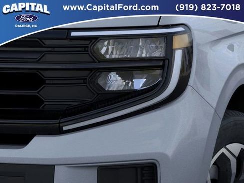 New 2026 Ford Expedition Active image 18