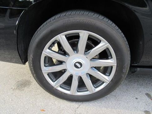 Used 2022 Cadillac Escalade ESV Sport w/ Touring Package image 35