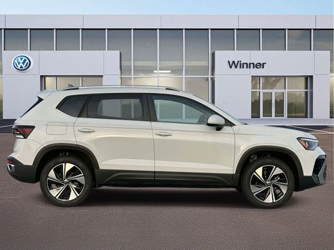 New 2026 Volkswagen Taos SE image 6
