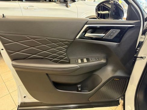 New 2026 Mitsubishi Outlander SEL Black Edition FWD image 25