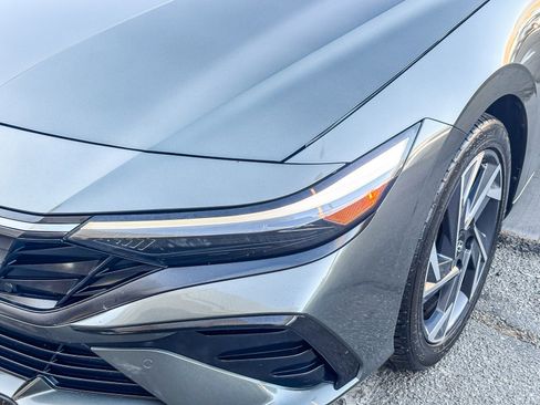 Used 2024 Hyundai Elantra Limited image 10