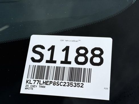 Used 2025 Chevrolet Trax LT w/ LT Convenience Package image 35