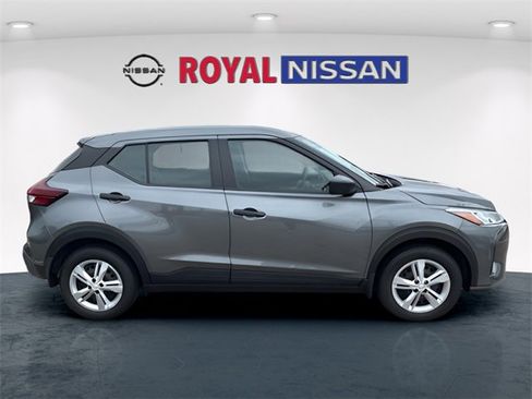 Used 2025 Nissan Kicks Play S image 8