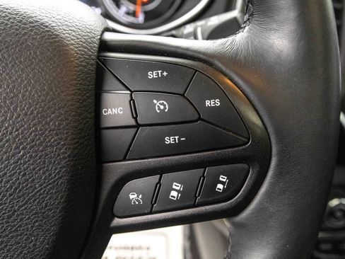 Used 2019 Jeep Cherokee Trailhawk image 22