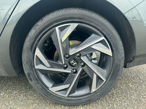 Used 2025 Hyundai Elantra SEL image 30