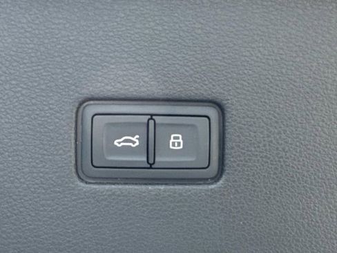 Used 2021 Audi Q8 Prestige w/ Prestige Package image 13