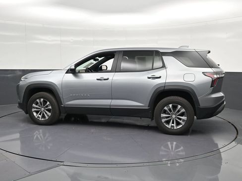 Used 2026 Chevrolet Equinox LT FWD image 8