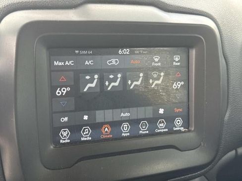 Used 2020 Jeep Renegade Altitude FWD image 17