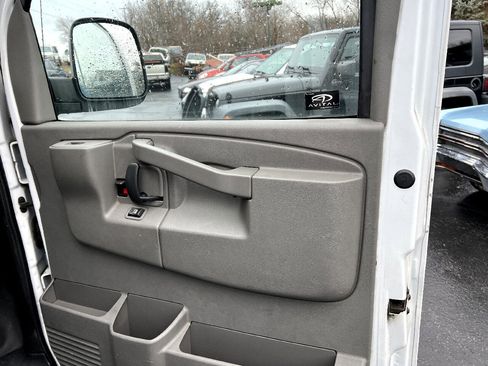 Used 2017 GMC Savana 2500 image 12