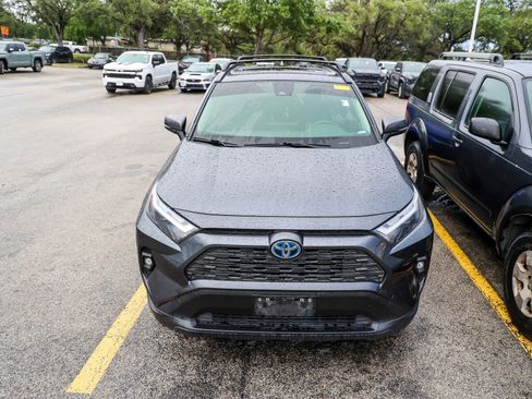 Used 2022 Toyota RAV4 XLE Premium AWD/4WD image 5