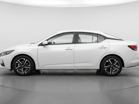 Used 2025 Nissan Sentra SV image 5