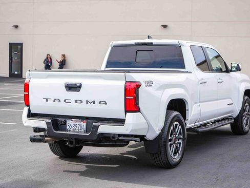 Used 2024 Toyota Tacoma TRD Sport w/ TRD Sport Upgrade Package image 7