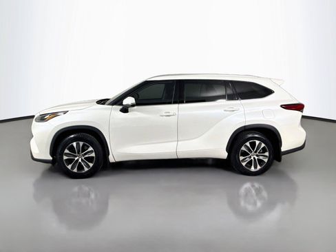 Used 2021 Toyota Highlander XLE AWD/4WD image 8