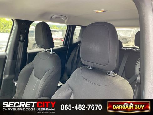 Used 2019 Jeep Renegade Sport w/ Sport Appearance Group AWD/4WD image 9