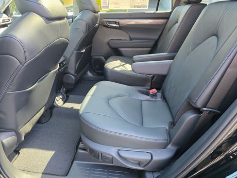 New 2026 Toyota Highlander Platinum AWD/4WD image 23