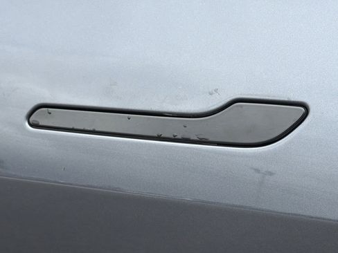 Used 2022 Tesla Model Y Long Range image 36