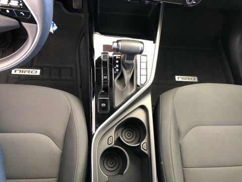 Certified 2024 Kia Niro LX image 30