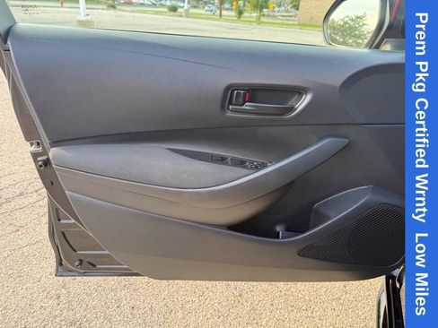 Used 2025 Toyota Corolla LE w/ LE Premium Package FWD image 19