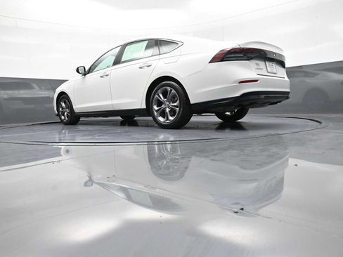 Used 2024 Honda Accord EX image 31