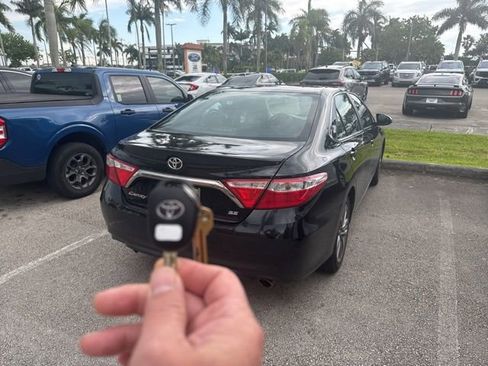 Used 2017 Toyota Camry SE FWD image 3