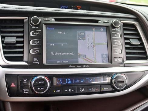 Used 2019 Toyota Highlander Limited Platinum w/ Carpet Mat Package (TMS) AWD/4WD image 21