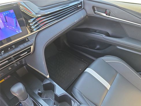 Used 2025 Toyota Camry SE image 29