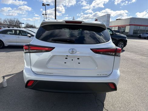 Used 2023 Toyota Highlander XLE image 5