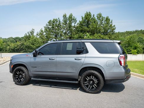 Used 2022 Chevrolet Tahoe Z71 w/ Luxury Package AWD/4WD image 7