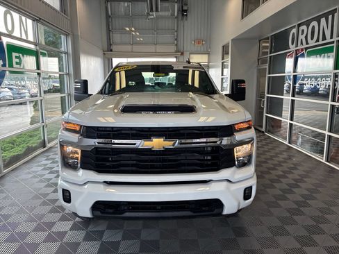 Used 2025 Chevrolet Silverado 2500 LT w/ Convenience Package AWD/4WD image 2