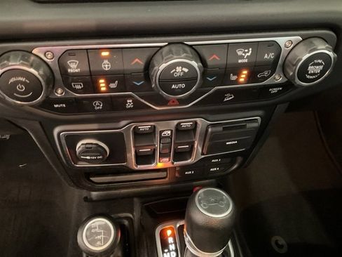 Used 2019 Jeep Wrangler Unlimited Sport image 13