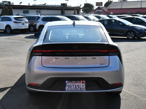 Used 2024 Toyota Prius LE FWD image 7