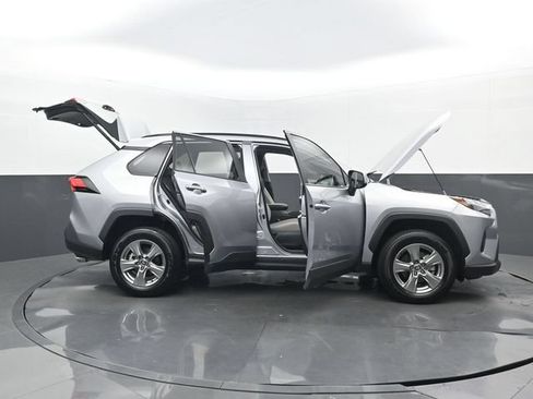 Used 2025 Toyota RAV4 XLE w/ Convenience Package FWD image 31
