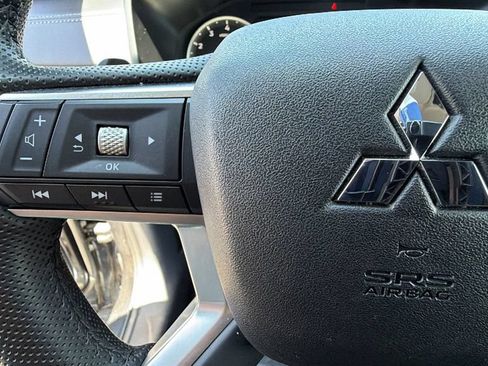 Used 2025 Mitsubishi Outlander SE AWD/4WD image 19