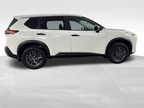 Used 2023 Nissan Rogue S FWD image 11