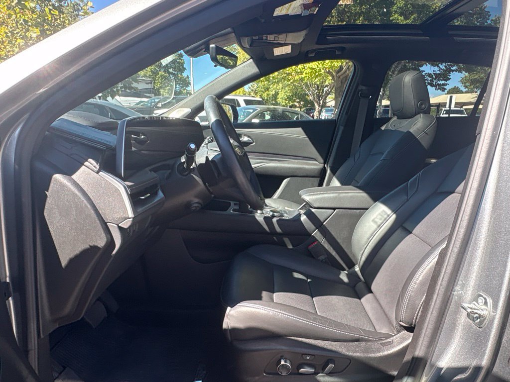 Used 2024 Cadillac XT4 Premium Luxury w/ Active Safety Package AWD/4WD image 10