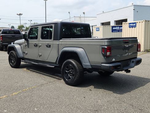 Used 2021 Jeep Gladiator Sport image 3
