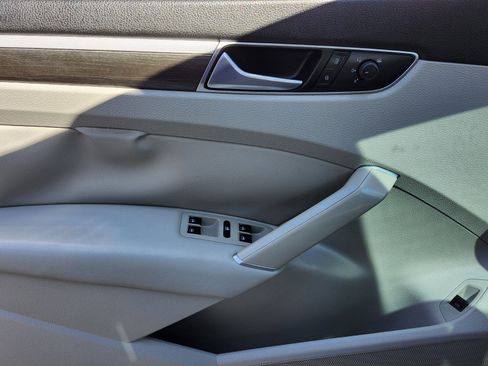 Used 2018 Volkswagen Passat 2.0T SE image 28