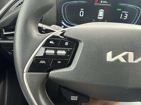 Used 2025 Kia Niro LX FWD image 29
