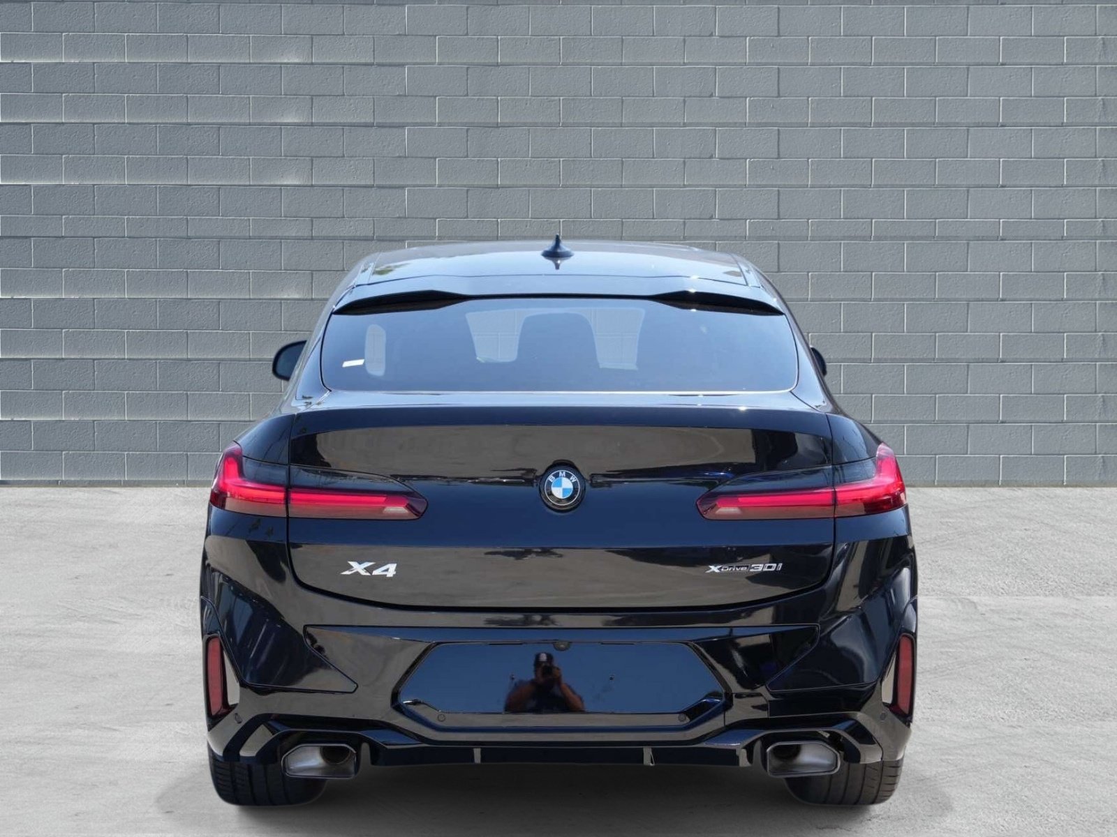 Used 2025 BMW X4 xDrive30i w/ M Sport Package AWD/4WD image 4