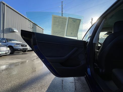 Used 2022 Tesla Model 3 Long Range image 25