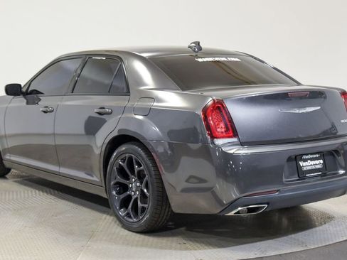 Used 2019 Chrysler 300 Touring w/ Sport Appearance Package RWD image 12