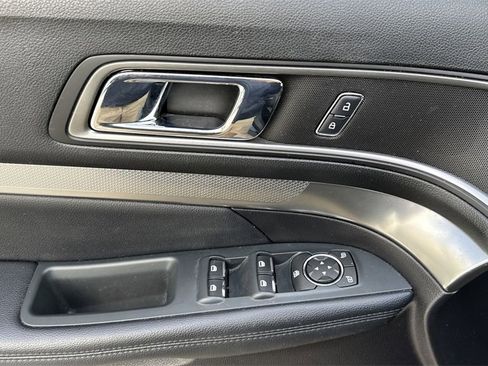 Used 2019 Ford Explorer XLT w/ Equipment Group 201A image 40