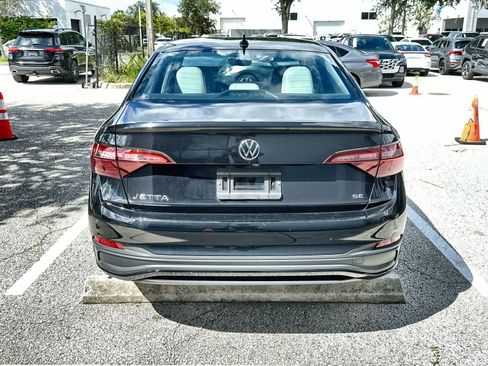 Used 2023 Volkswagen Jetta SE w/ Panoramic Sunroof Package FWD image 7